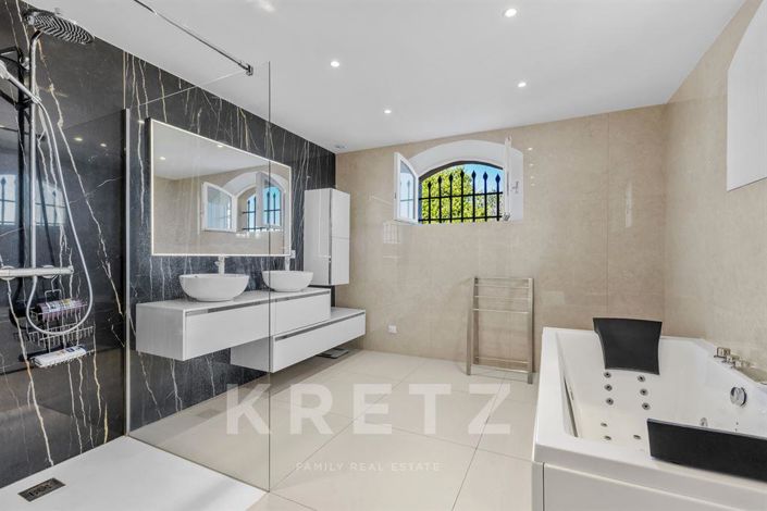 Image No.16-4 Bed House for sale