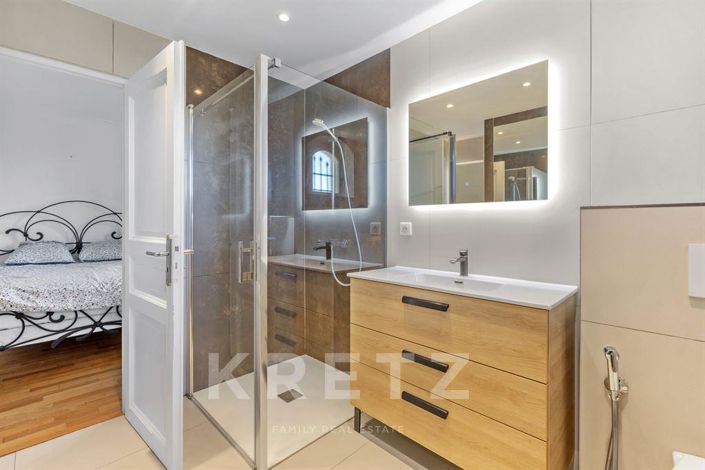 Image No.18-4 Bed House for sale