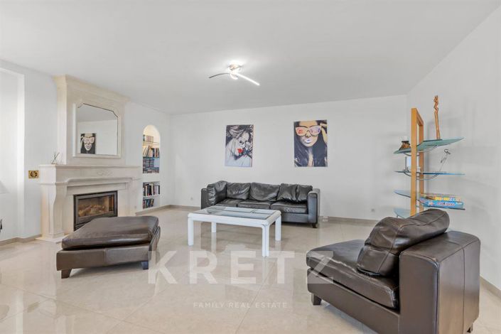 Image No.7-4 Bed House for sale