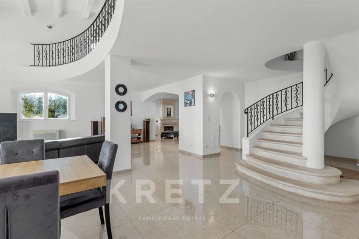 Image No.8-4 Bed House for sale