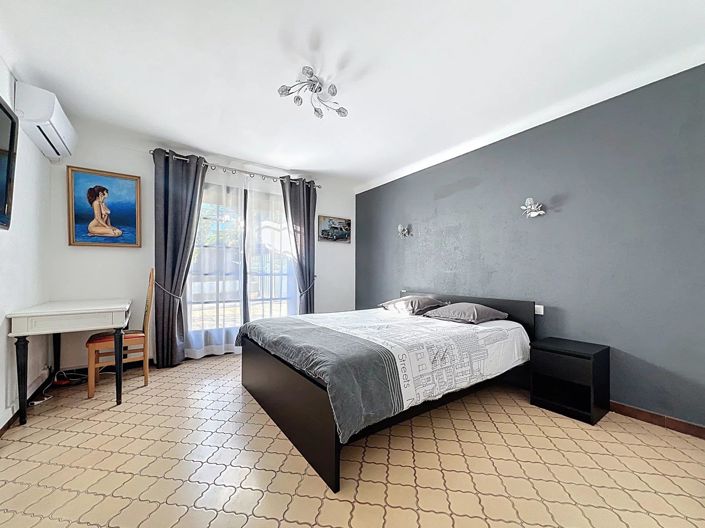 Image No.8-3 Bed House for sale