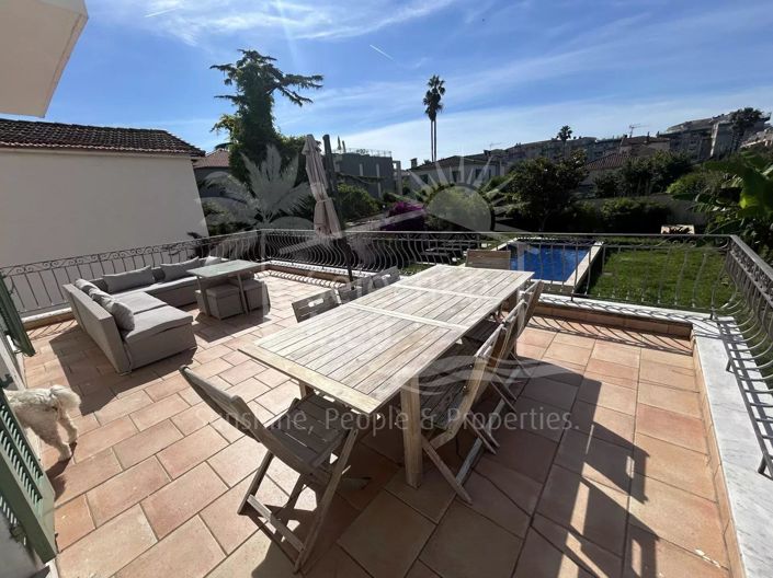 Image No.9-6 Bed House for sale