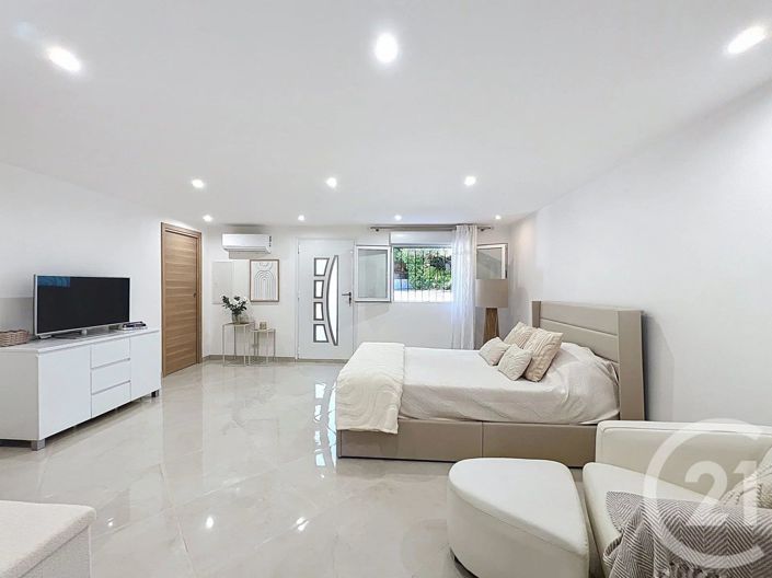 Image No.10-3 Bed Apartment for sale