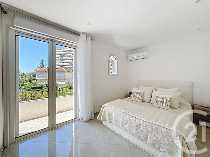 Image No.14-3 Bed Apartment for sale