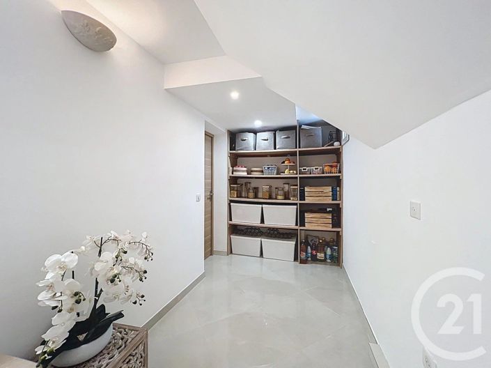 Image No.18-3 Bed Apartment for sale