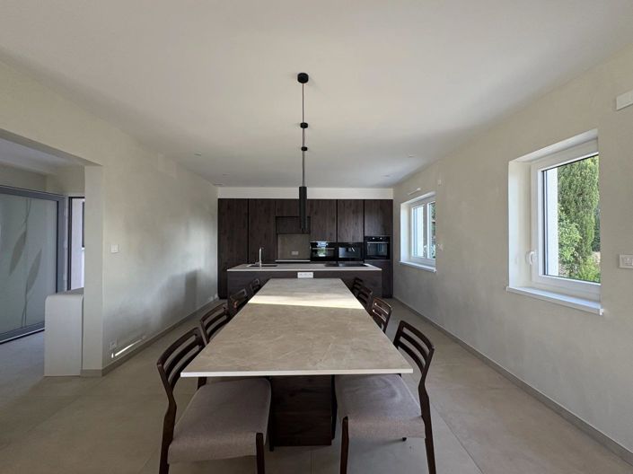 Image No.7-5 Bed House for sale