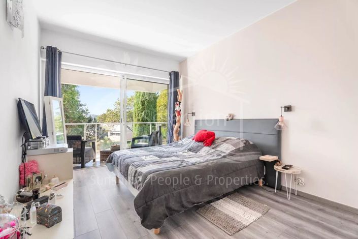 Image No.10-5 Bed House for sale