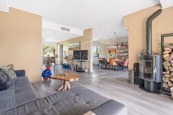 Image No.5-5 Bed House for sale