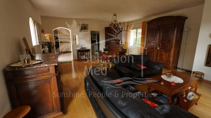 Image No.18-5 Bed House for sale