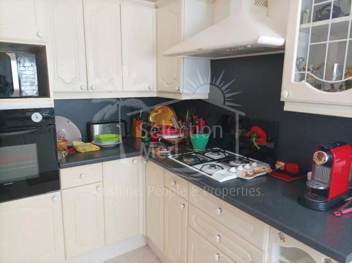 Image No.19-5 Bed House for sale