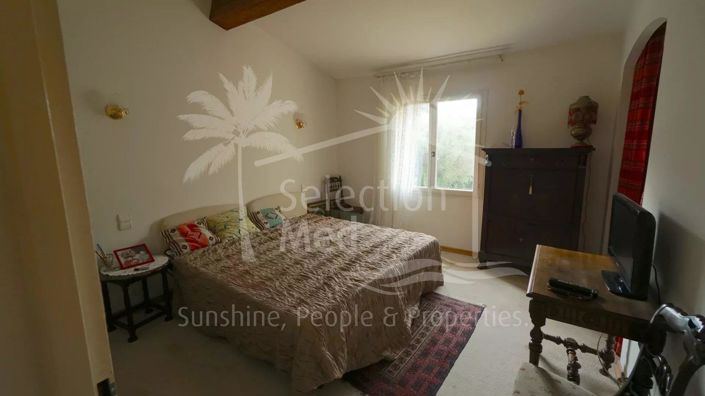 Image No.20-5 Bed House for sale