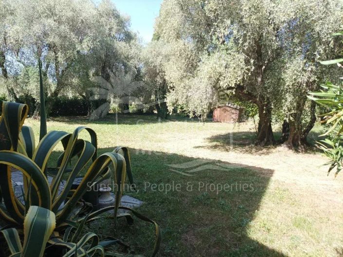 Image No.9-5 Bed House for sale