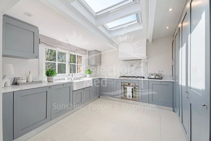 Image No.9-5 Bed House for sale