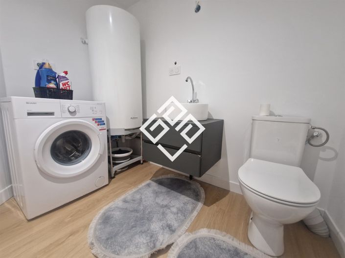 Image No.11-3 Bed House for sale