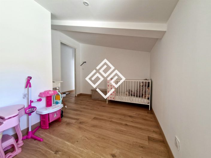 Image No.8-3 Bed House for sale