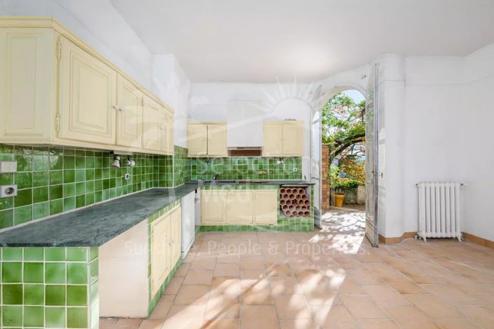 Image No.10-5 Bed House for sale