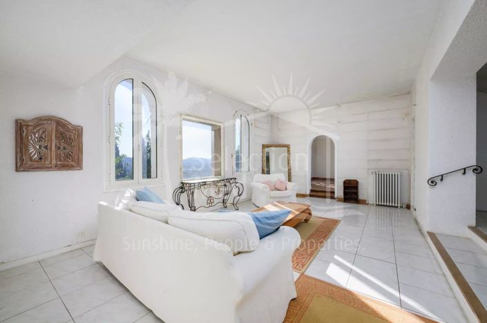 Image No.8-5 Bed House for sale