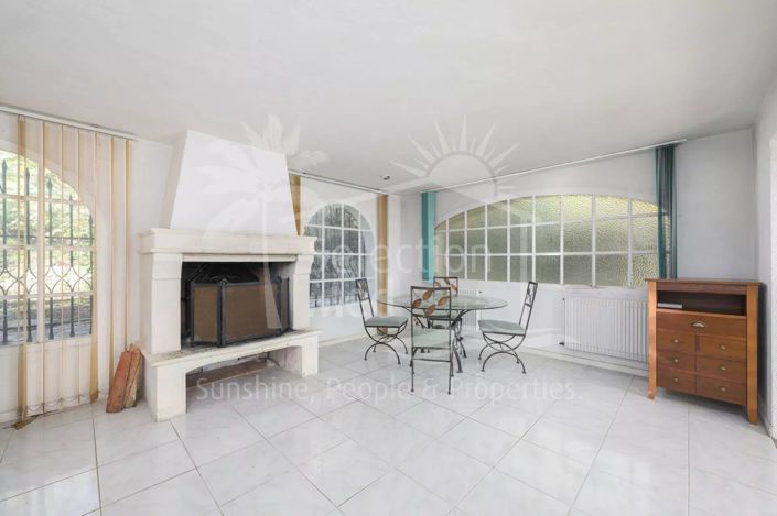 Image No.9-5 Bed House for sale