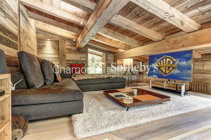 Image No.10-8 Bed Property for sale