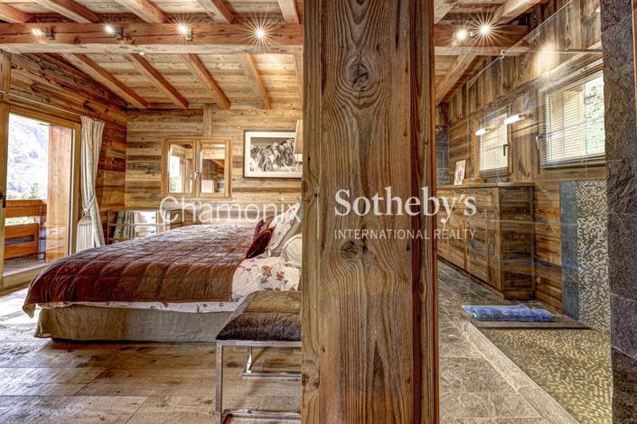 Image No.11-8 Bed Property for sale