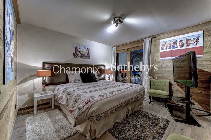 Image No.15-8 Bed Property for sale