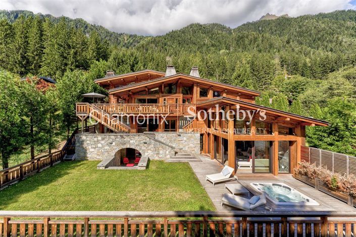 Image No.18-8 Bed Property for sale