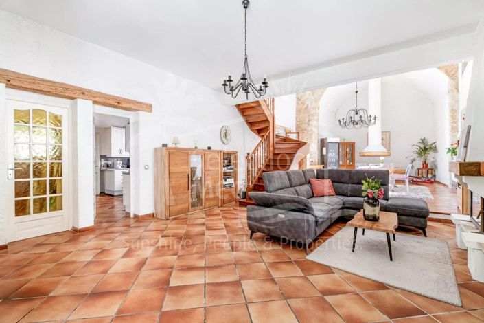 Image No.10-7 Bed House for sale