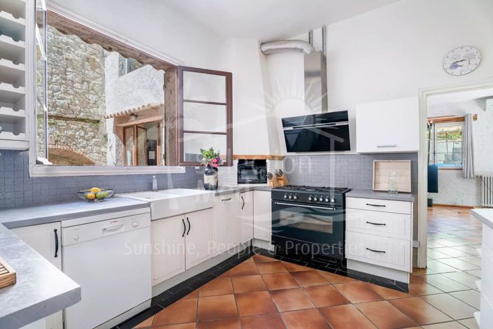 Image No.11-7 Bed House for sale