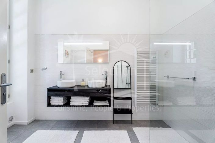 Image No.19-7 Bed House for sale