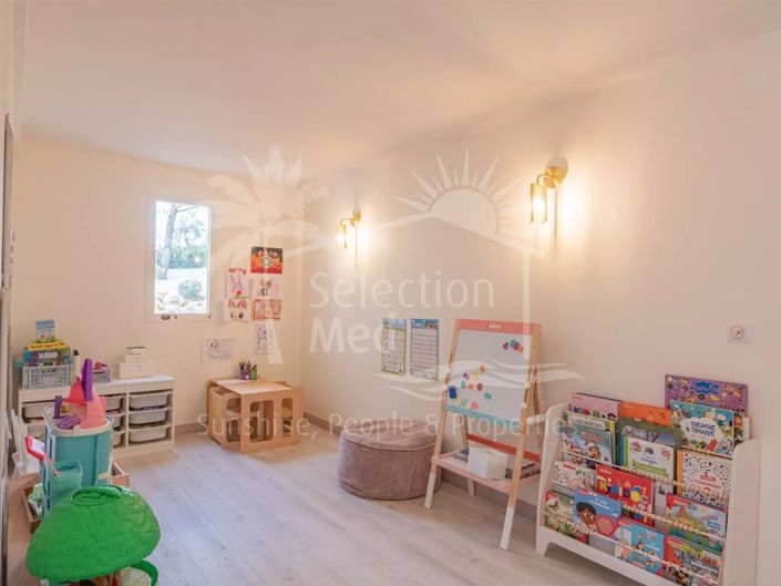 Image No.14-4 Bed House for sale