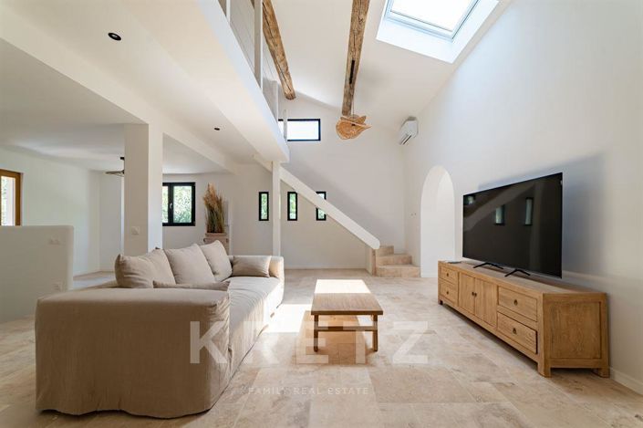 Image No.9-5 Bed House for sale