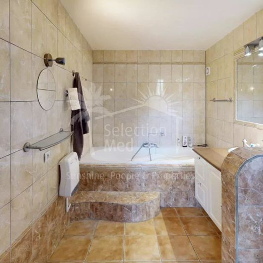 Image No.17-4 Bed House for sale