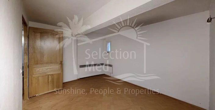 Image No.21-4 Bed House for sale