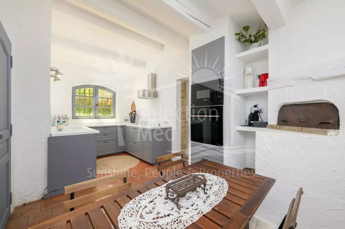 Image No.8-3 Bed House for sale