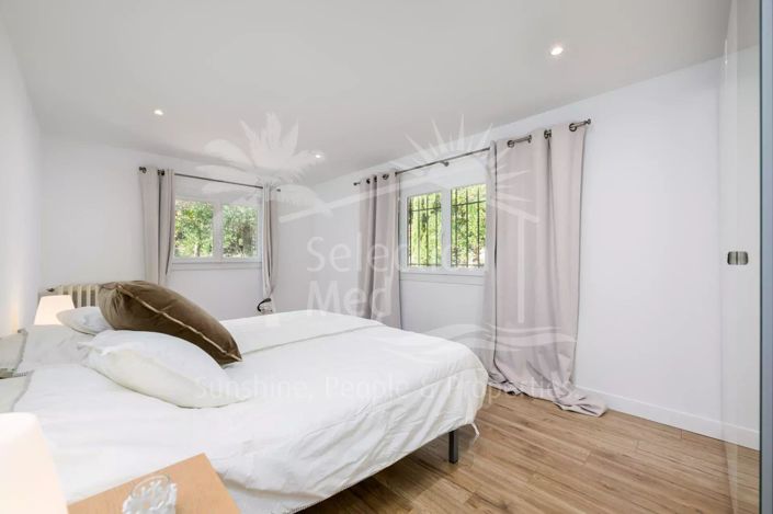 Image No.11-5 Bed House for sale