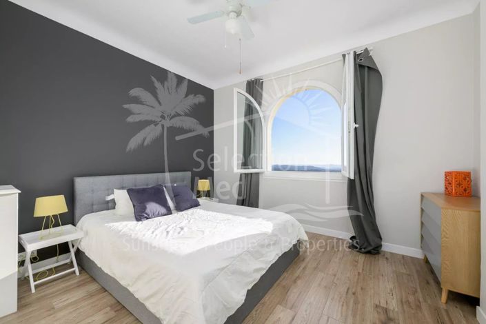 Image No.12-5 Bed House for sale