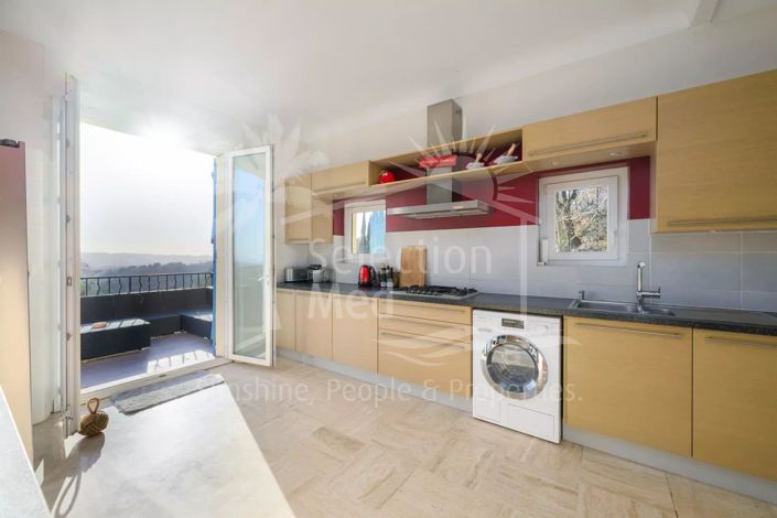 Image No.6-5 Bed House for sale