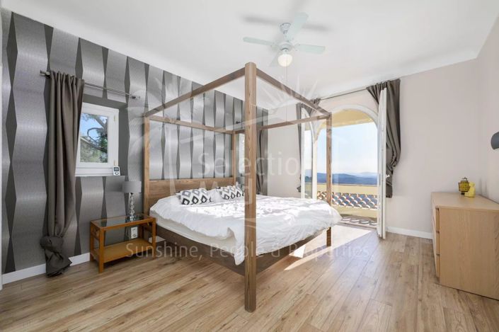 Image No.8-5 Bed House for sale