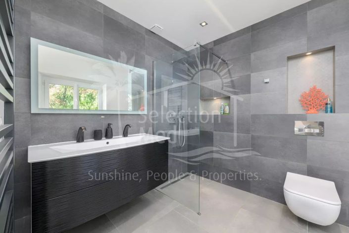 Image No.9-5 Bed House for sale