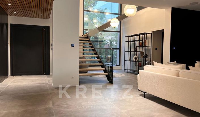 Image No.10-5 Bed House for sale