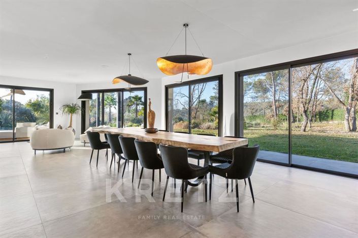 Image No.12-5 Bed House for sale