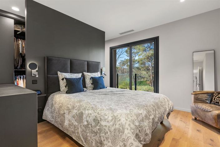 Image No.16-5 Bed House for sale