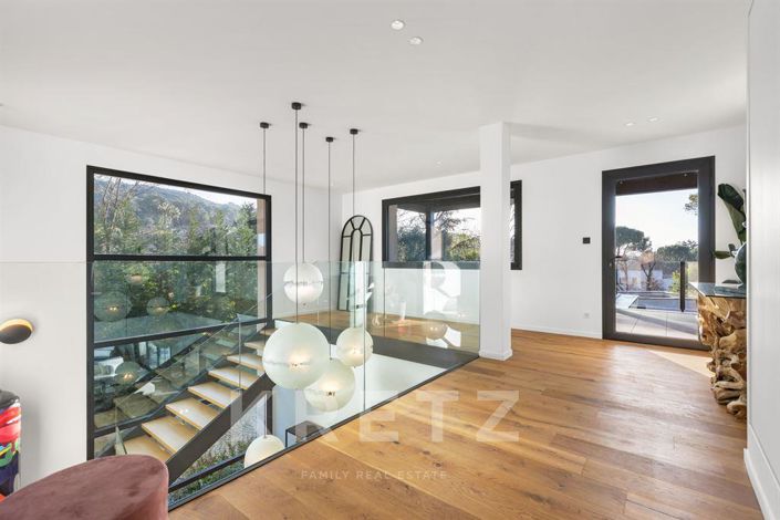 Image No.19-5 Bed House for sale