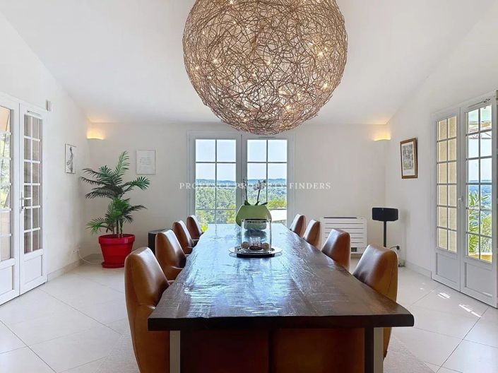 Image No.10-6 Bed House for sale