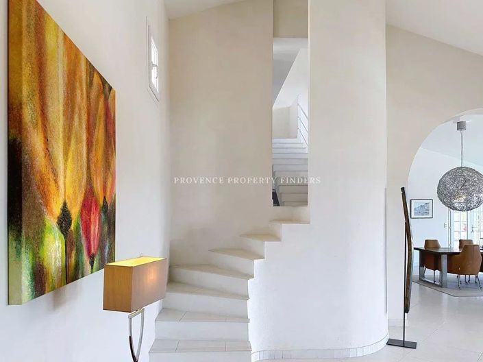 Image No.12-6 Bed House for sale