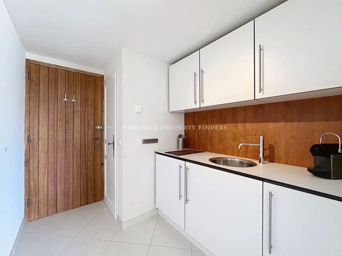 Image No.14-6 Bed House for sale