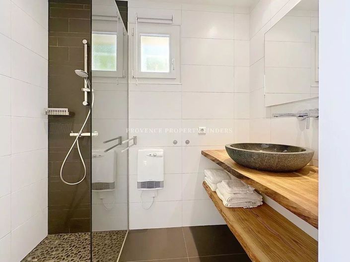Image No.20-6 Bed House for sale