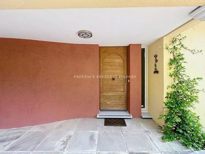 Image No.21-6 Bed House for sale