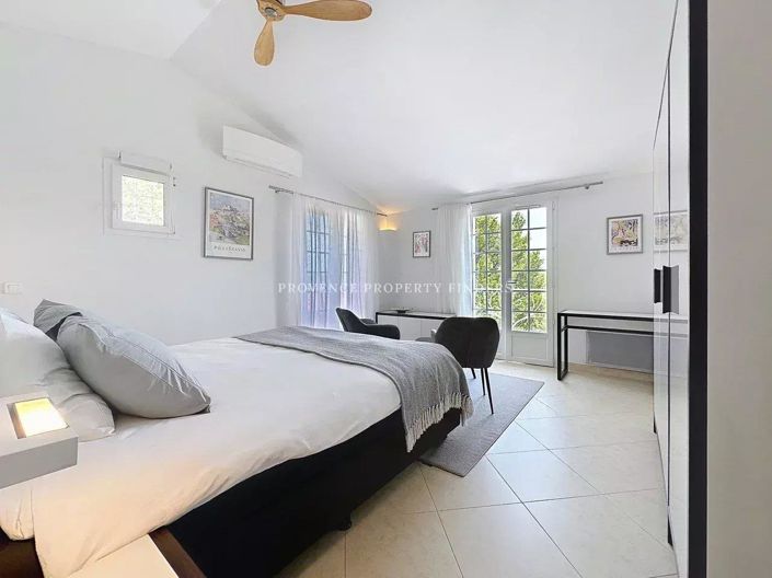 Image No.26-6 Bed House for sale