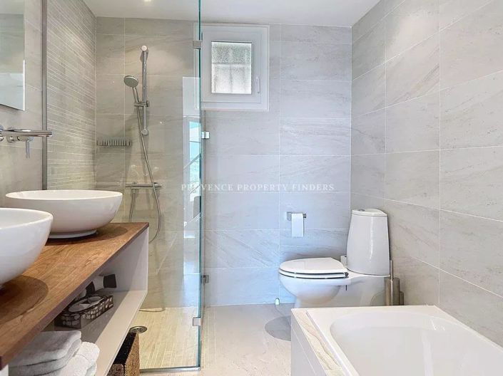 Image No.3-6 Bed House for sale